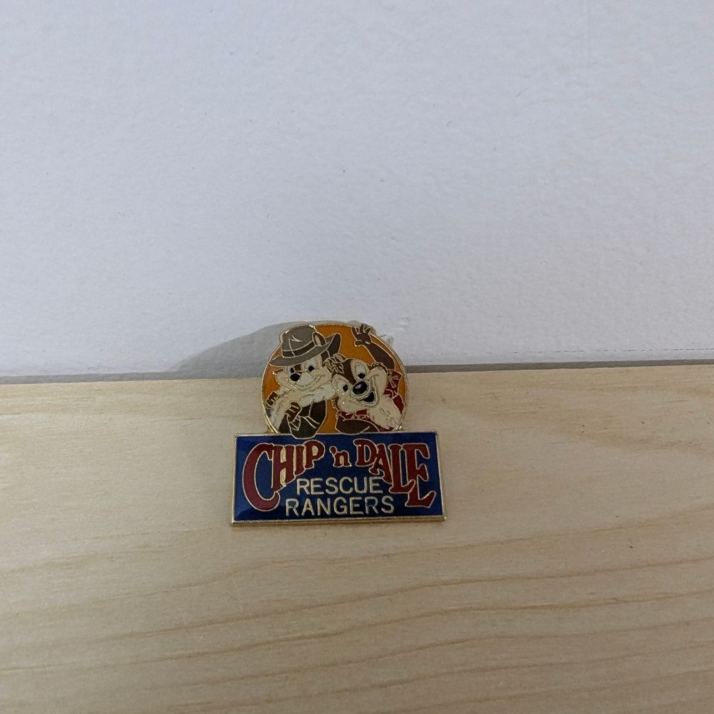 Disney Chip 'n Dale Rescue Rangers Pin - Orange, Blue, Brown - Picture 2 of 4